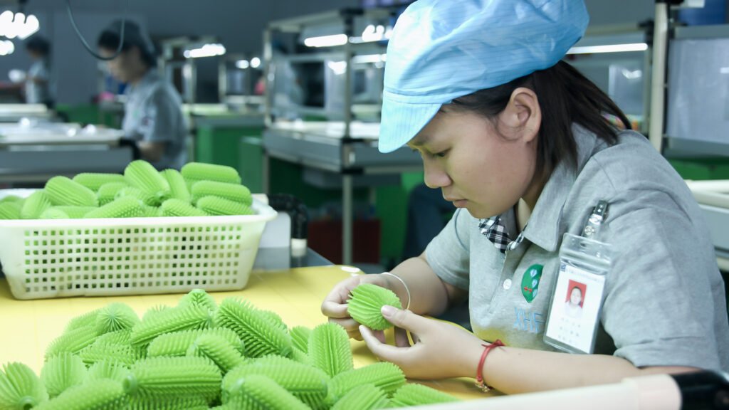 Directo a la fábrica de silicona de Dongguan — Producción de cabezal de cepillo de limpieza de silicona